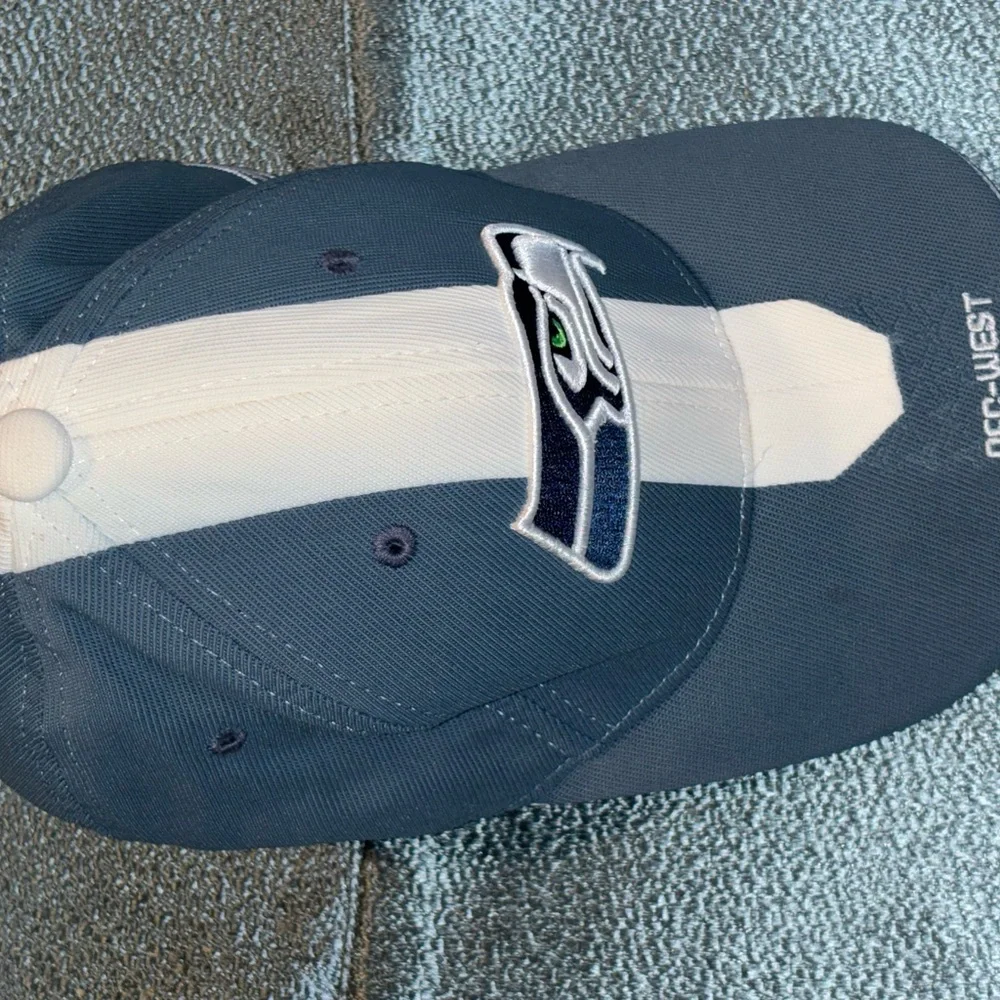 Seattle Seahawks NFL Reebok Select Series On Field Sideline YOUTH HAT.🧢